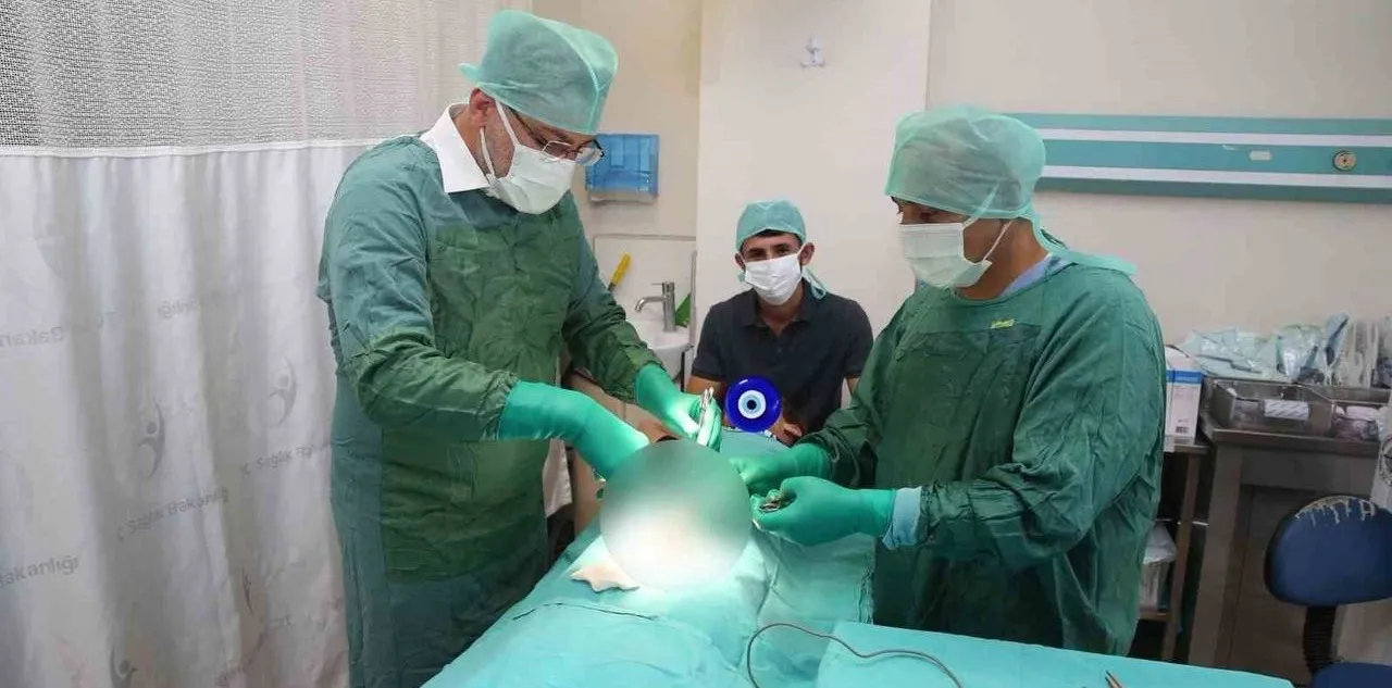 Başkan Koltuğunu Bıraktı, Ameliyata Girdi