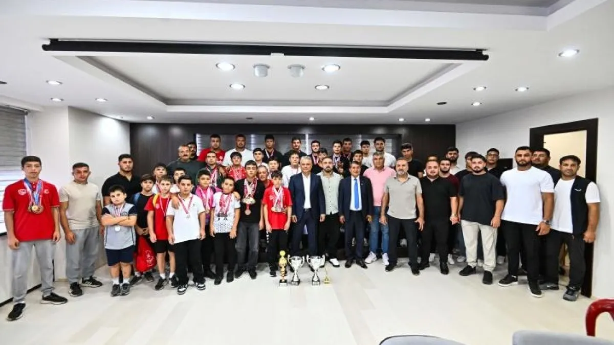 Başkan Uysal Muratpaşa Belediyespor Güreşçileriyle Bir Araya Geldi - Antalya Haber