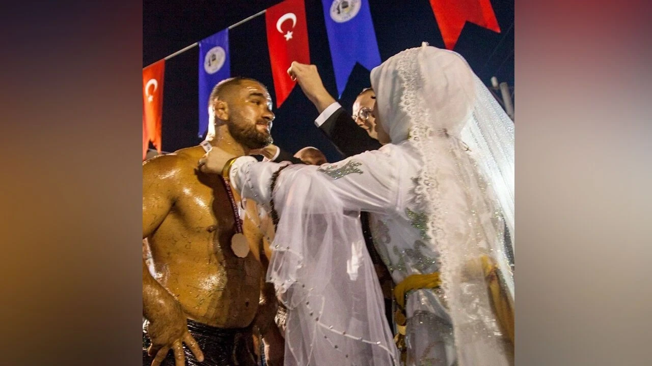Başpehlivan Aktürk'ün Madalyasını Verdiği Özbek Gelin, 5 Milyon Tl ile Ortadan Kayboldu - Antalya Haber