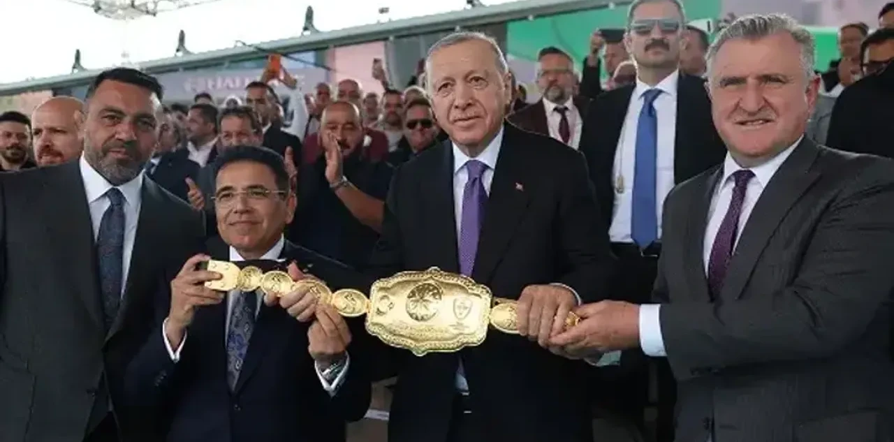 Cumhurbaşkanı Erdoğan, Yağlı Güreş Cumhurbaşkanlığı Kupası Final Mücadelelerini İzledi