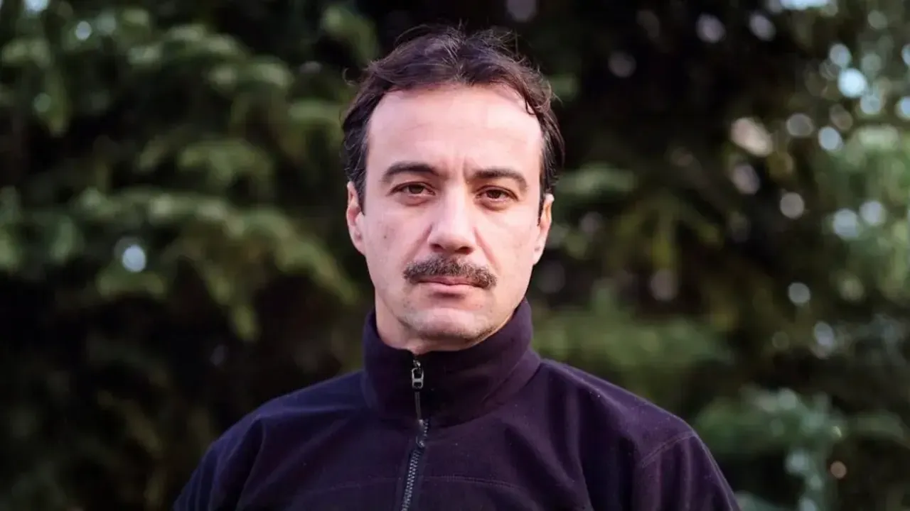 Devrim Nas Kimdir