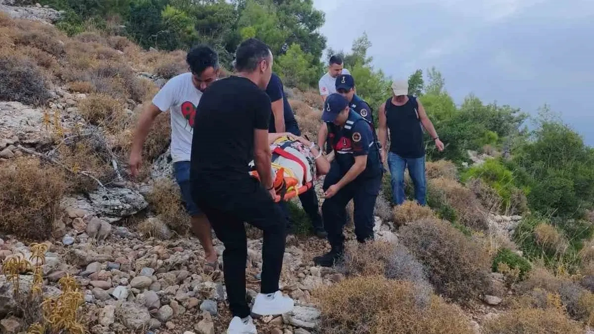Doğa Yürüyüşünde Düşüp Ayağından Yaralanan Hollandalı Turist Kurtarıldı - Antalya Haber