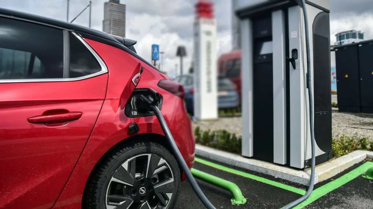 Elektrikli Araç Sayısı Artıyor, Şarj İstasyonları Bakımları Yetersiz Kalıyor - Antalya Haber