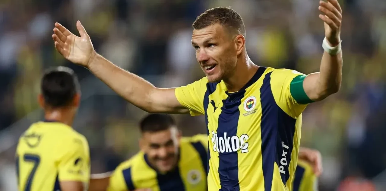 Fenerbahçe'de ''Beni Sev'' Şarkısının Sahibiydi! Kaptan Bıraktığını Açıkladı