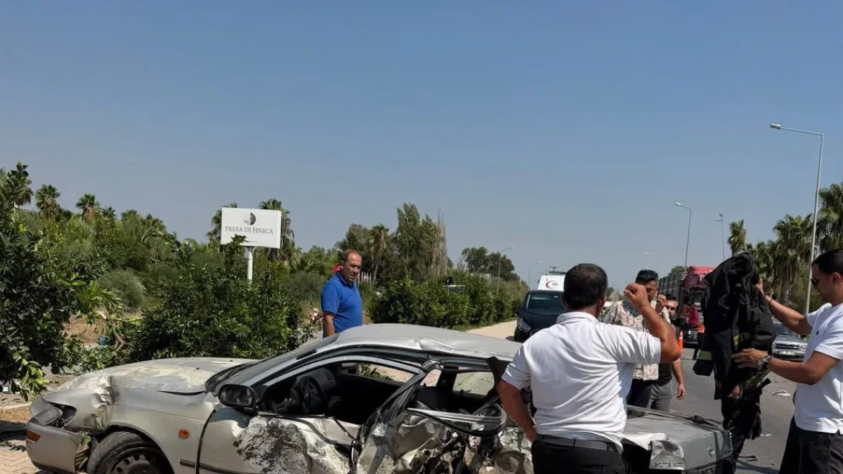 Finike'de Kazada Otomobiller Hurdaya Döndü - Antalya Haber