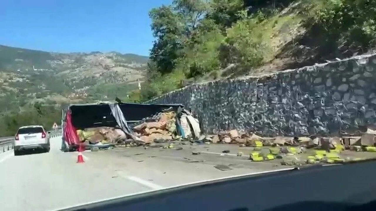 Freni Boşalan TIR Dehşet Saçtı! Baba Hayatını Kaybetti, Oğlu Yaralandı - Antalya Haber
