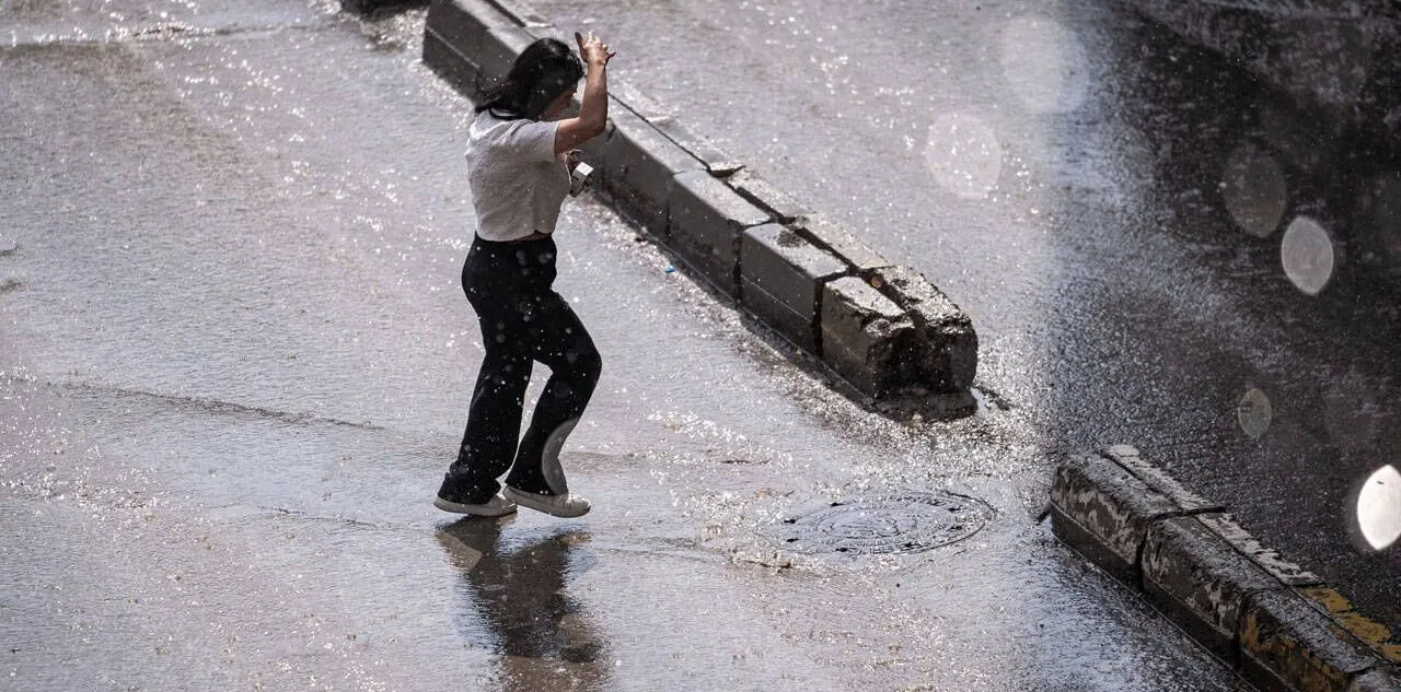 Hava Durumu: 4 İl İçin Sarı Alarm! Sağanak Geliyor, Sıcaklıklar Geriliyor