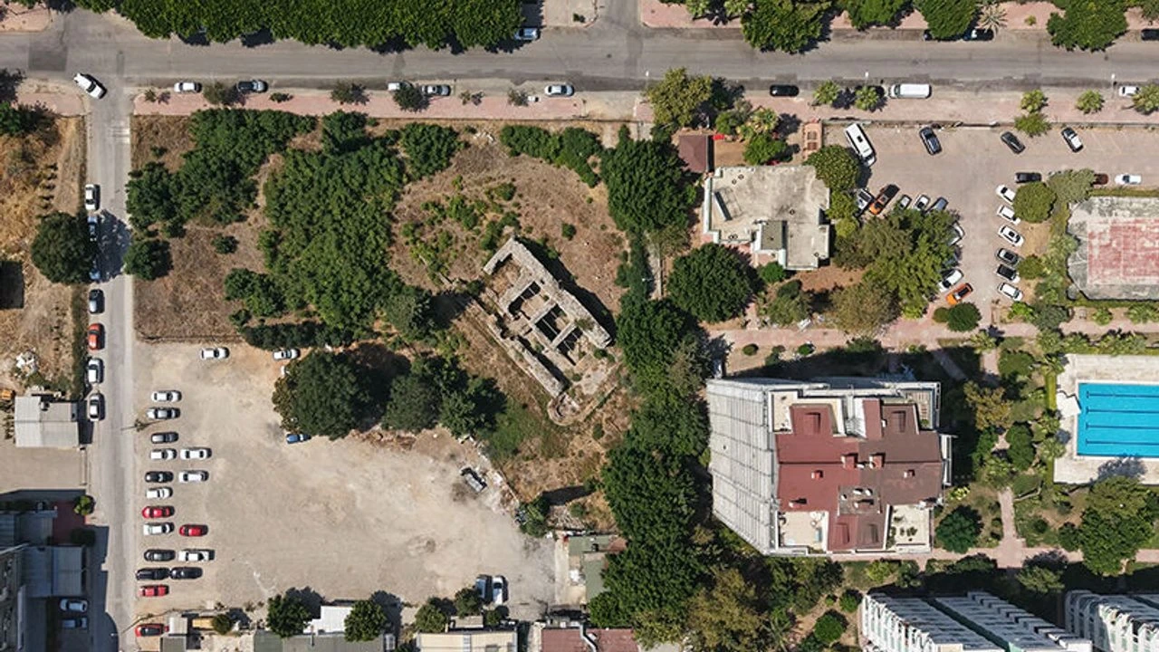 Kent Merkezindeki 1700 Yıllık Hamam - Antalya Haber