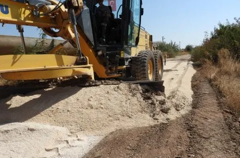 Kepez Başköy'ün Yollarını Asfalta Hazırlıyor