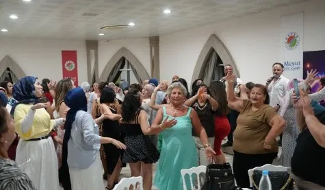 Kepez'de Kadınlar Matinesi ile Eğlence Dolu Buluşma