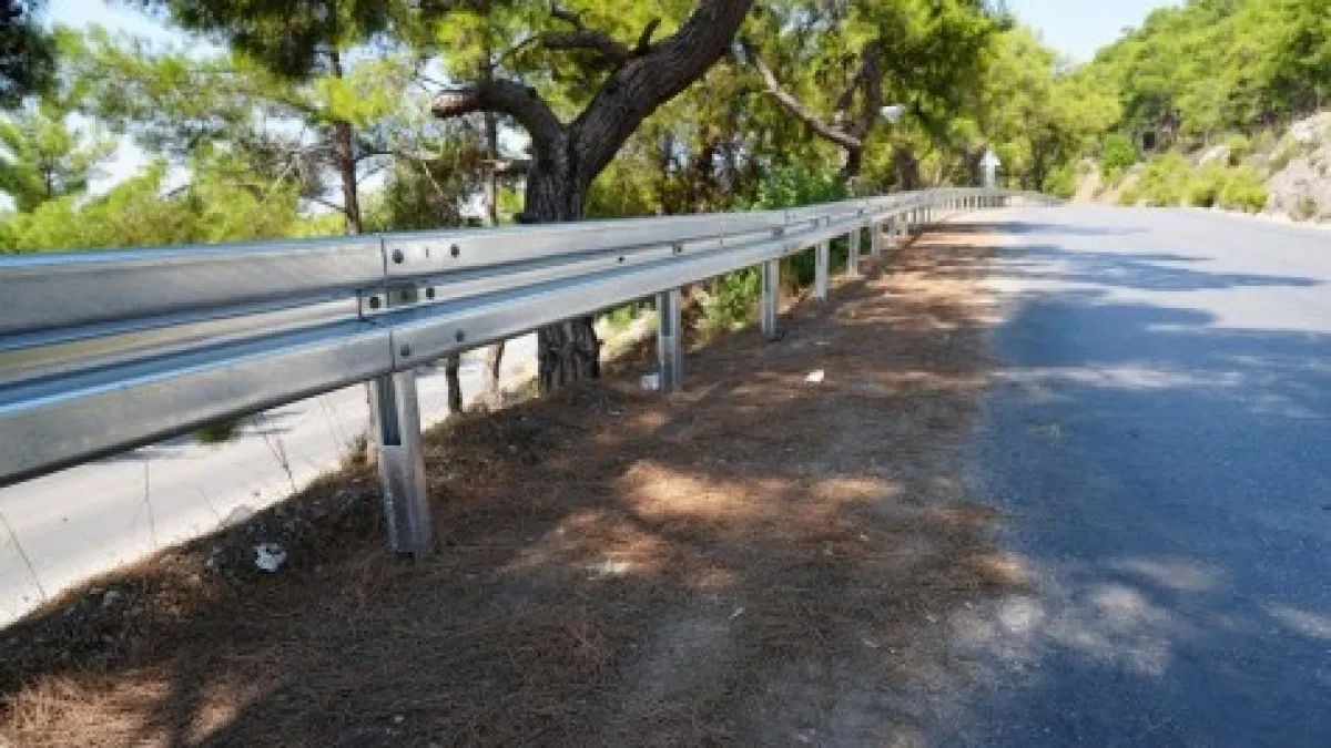 Kepez'de Ulaşım Güvenliği İçin Yollara 'Oto Korkuluk - Antalya Haber