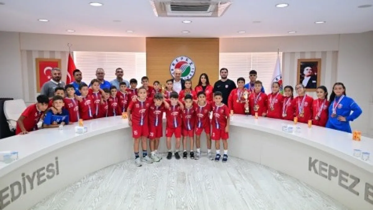 Kepez'in Genç Şampiyonları Başkan Kocagöz'ü Ziyaret Etti - Antalya Haber