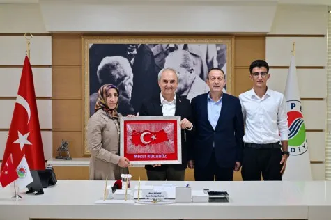 Kepez'in Gururu Serhat'a Kocagöz'den Burs Desteği