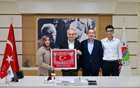 Kepez'in Gururu Serhat'a Kocagöz'den Burs Desteği