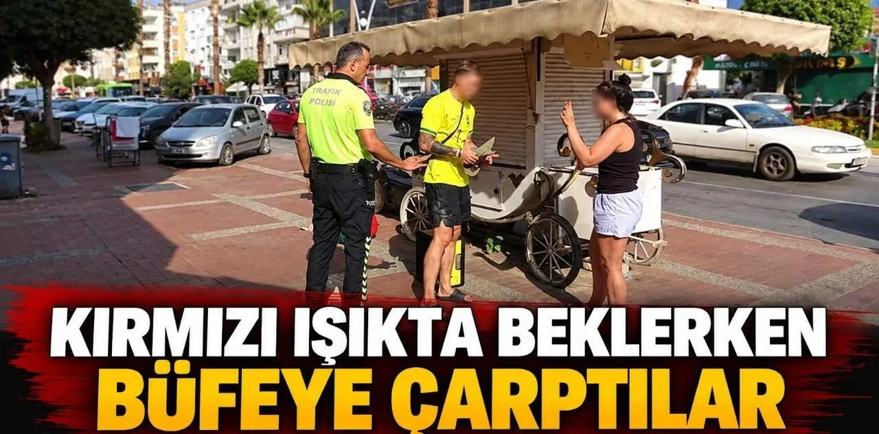 Manavgat'ta Kırmızı Işıkta Bekleyen Motosiklet Büfeye Çarptı
