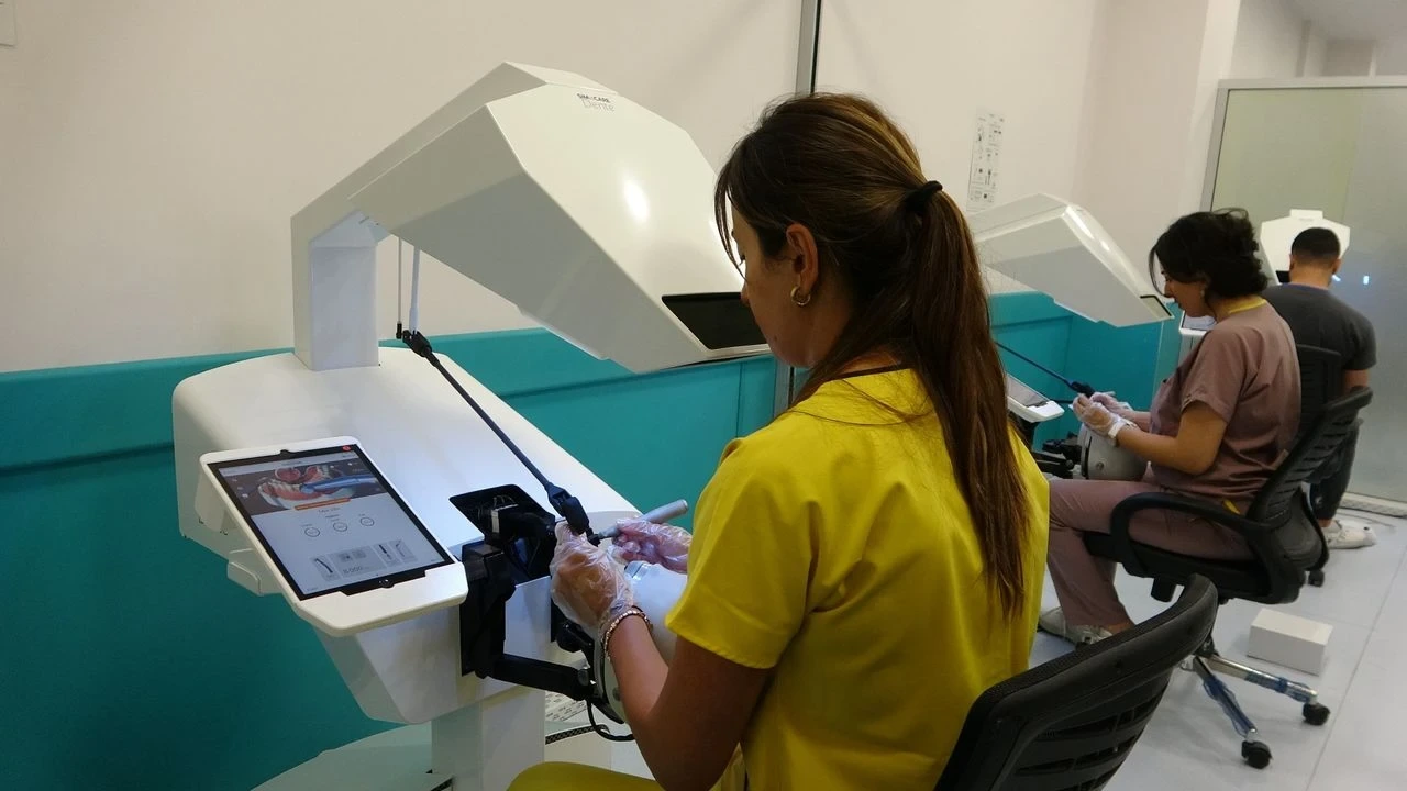 Mersin'de Diş Tedavisi Geleceğe Taşındı! Yapay Zeka Dönemi Başladı - Antalya Haber