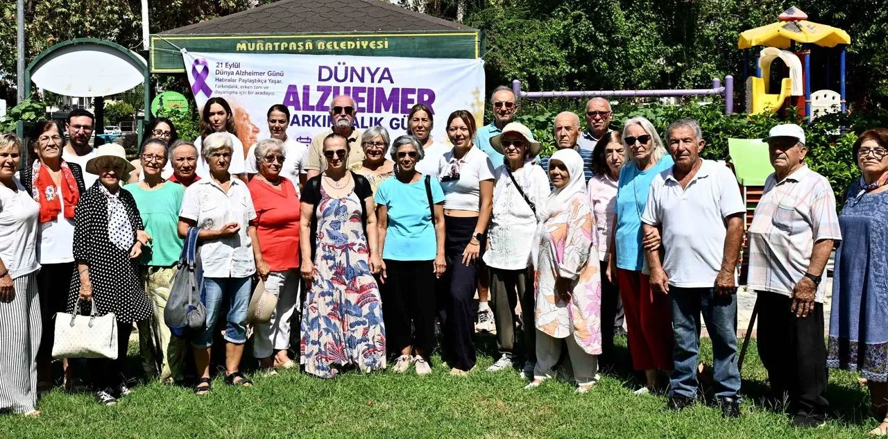 Muratpaşa, Alzheimer Farkındalığı İçin Yaşlı Evlerinde Buluştu