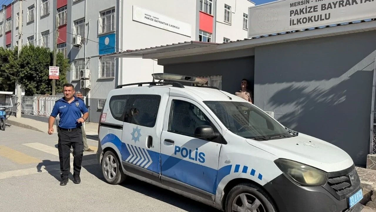 Öğrencinin Çantasından Tabanca Çıktı - Antalya Haber