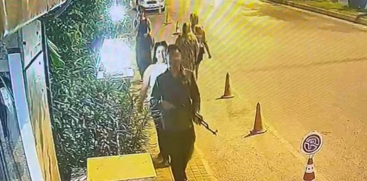Oyuncak Tüfekle Sokakta Dolaşınca Gözaltına Alındı