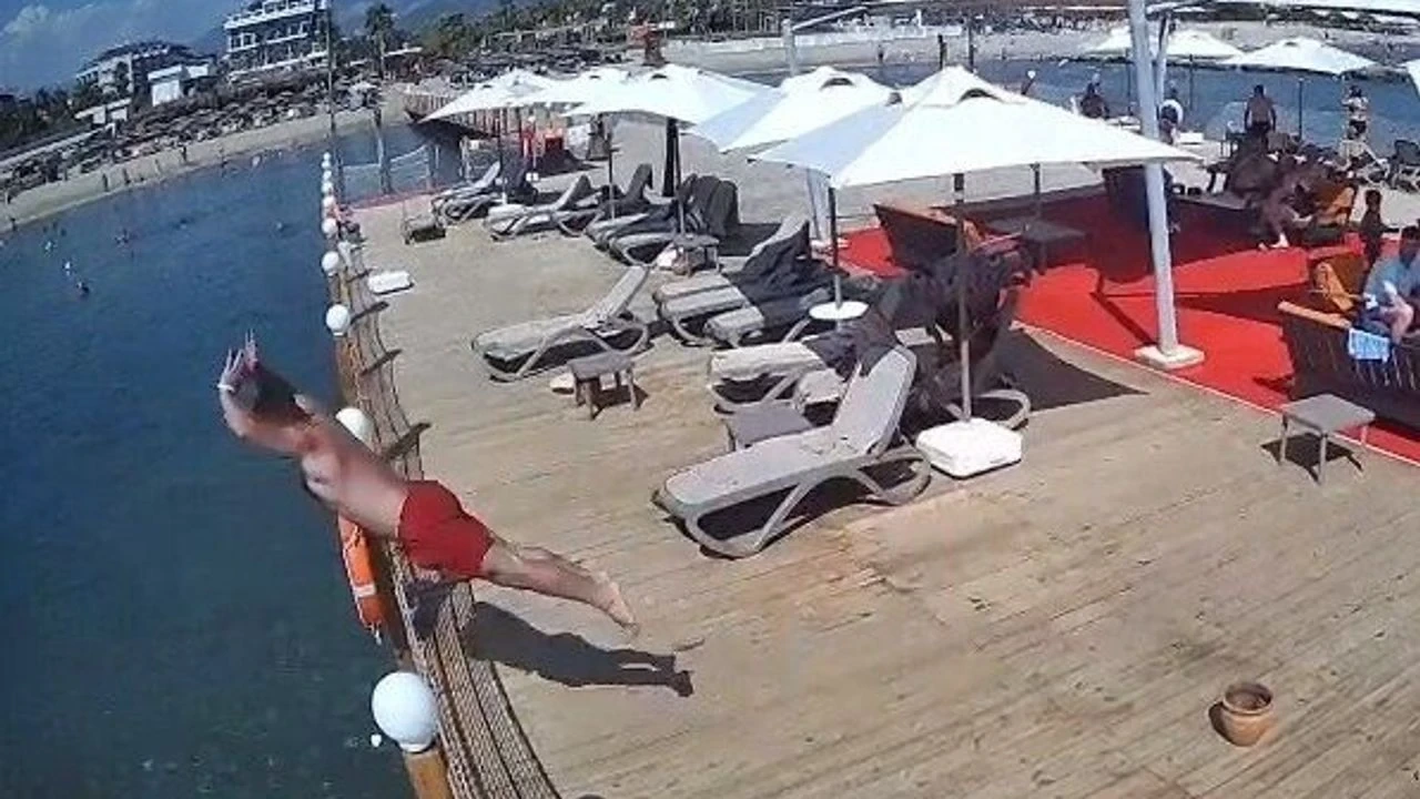 Sığ Suya Balıklama Atlayan Tatilci Öldü - Antalya Haber