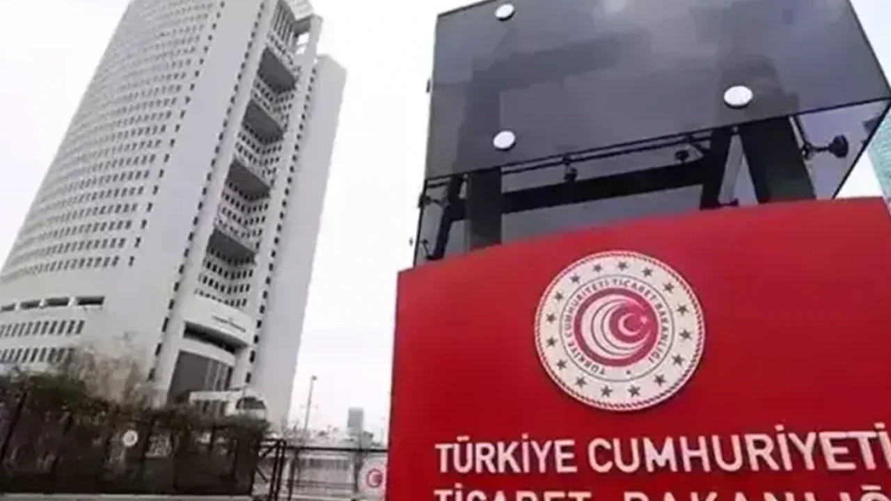 Ticaret Bakanlığı'ndan 'Made İn Türkiye' İbareli ve Ratko Mladic Baskılı Çorap Görseline Suç Duyurusu - Antalya Haber