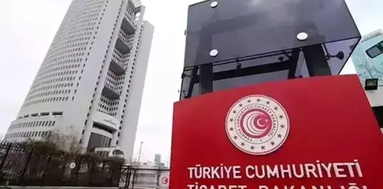 Ticaret Bakanlığı'ndan 'Made İn Türkiye' İbareli ve Ratko Mladic Baskılı Çorap Görseline Suç Duyurusu