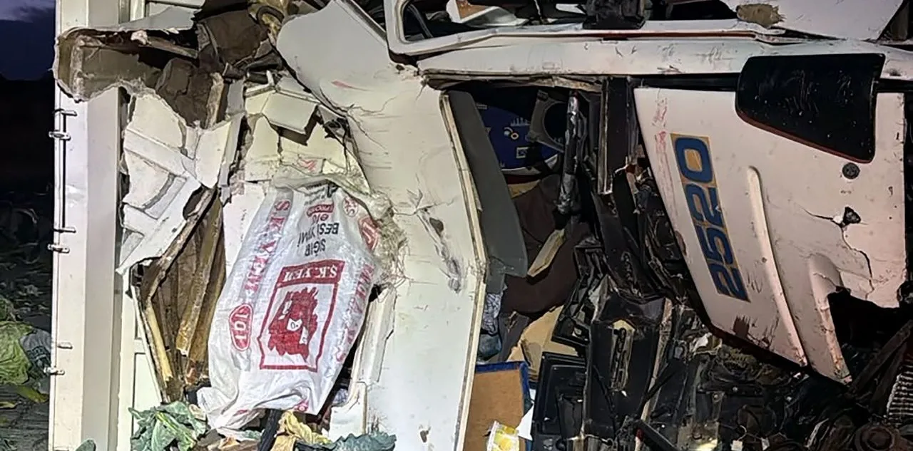 TIR'a Arkadan Çarpan Kamyonun Şoförü Hayatını Kaybetti