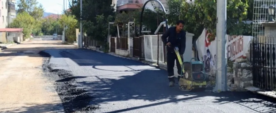 Yeni Mahalle'de Sıcak Asfalt Çalışmaları Başladı
