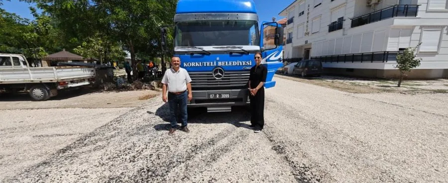 Yenimahalle'de Yıpranan Yol Kalıcı Asfaltla Yenilendi