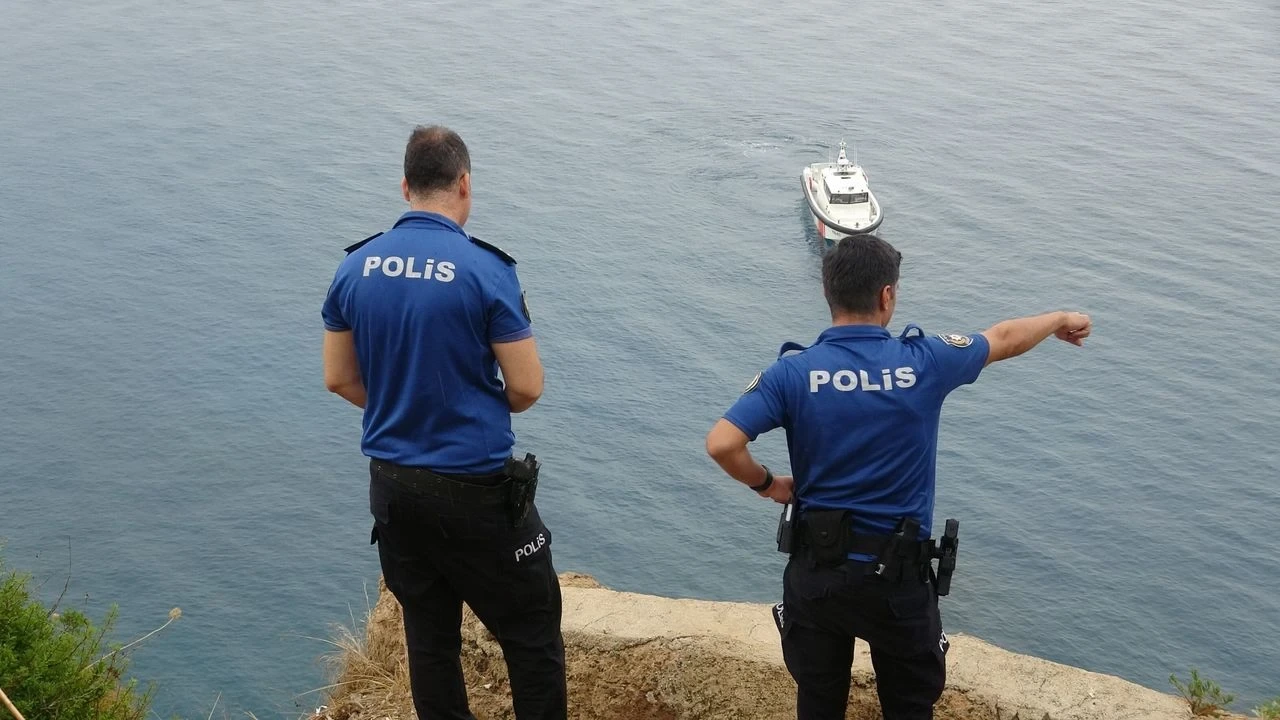 Antalya Falezlerinde Yardım Çığlığı - Antalya Haber
